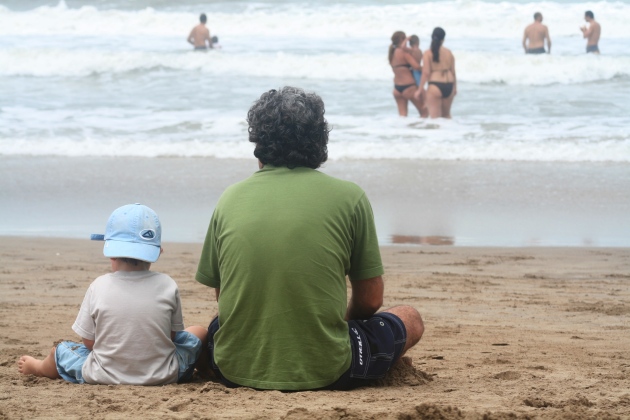 dad_and_son_on_beach